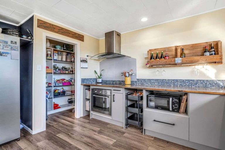 Photo of property in 37 Kawaha Point Road, Fairy Springs, Rotorua, 3015