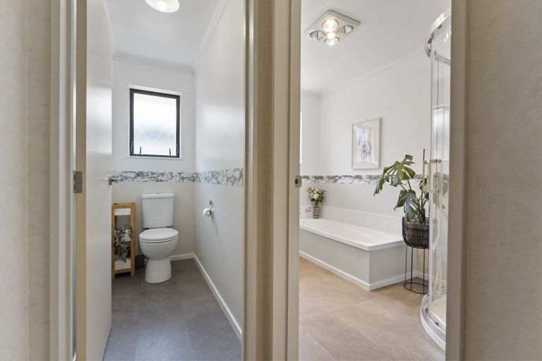 Photo of property in 25 Geneva Terrace, Kelvin Grove, Palmerston North, 4414