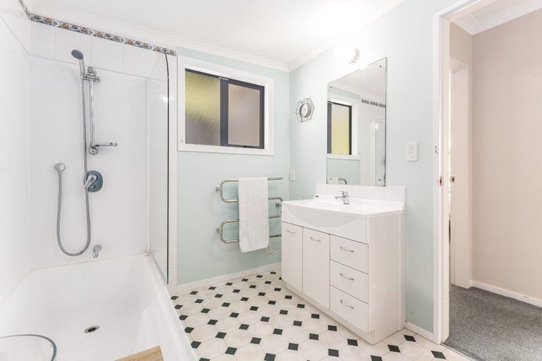 Photo of property in 295 Main Road, Tawa, Wellington, 5028