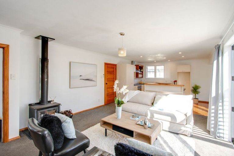 Photo of property in 11 Hammond Road, Taradale, Napier, 4112