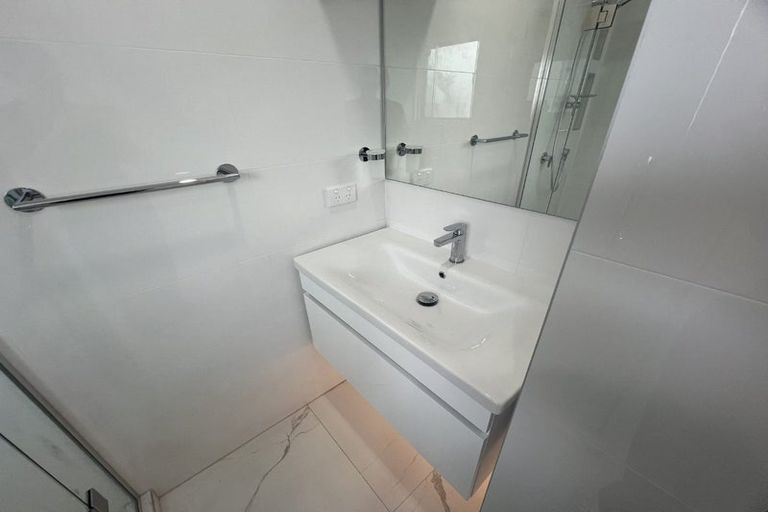 Photo of property in 1/54 Trias Road, Totara Vale, Auckland, 0629