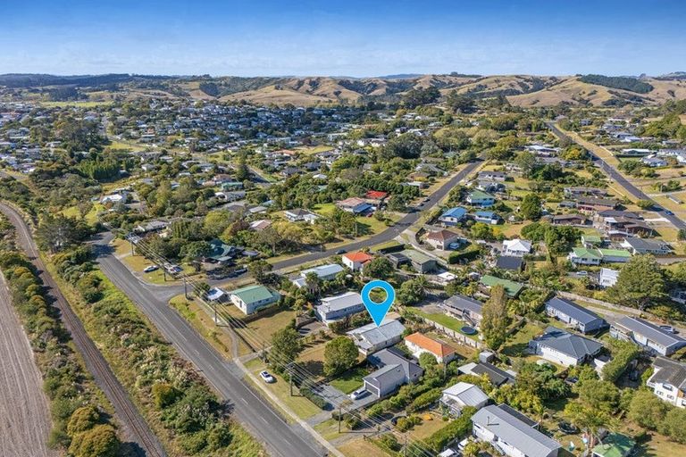 Photo of property in 23 Mangakura Road, Helensville, 0800