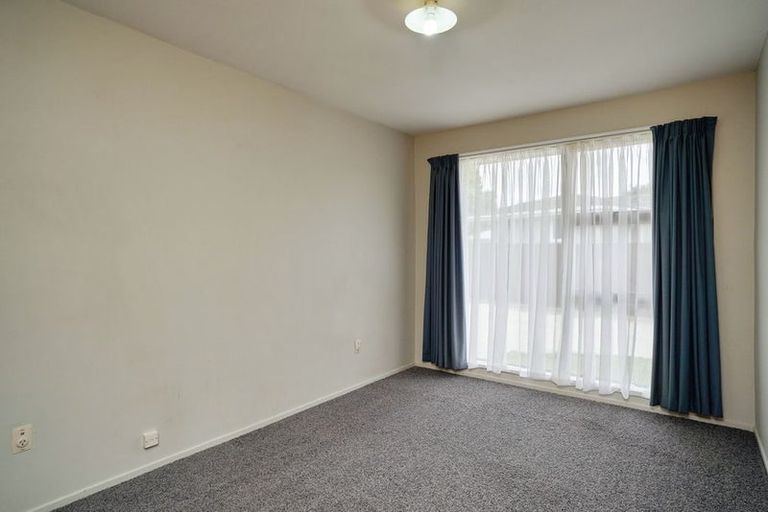 Photo of property in 1/69 Denise Crescent, Hornby, Christchurch, 8042