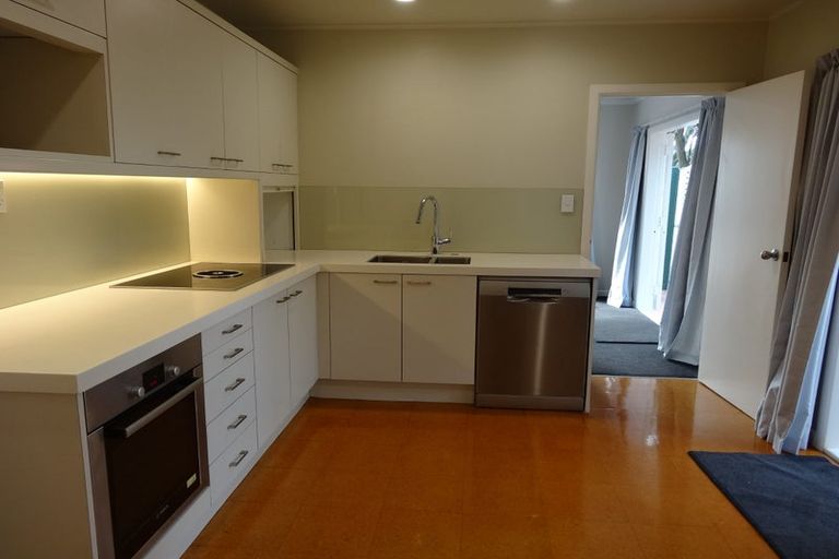 Photo of property in 2 The Anchorage, Sunnyhills, Auckland, 2010