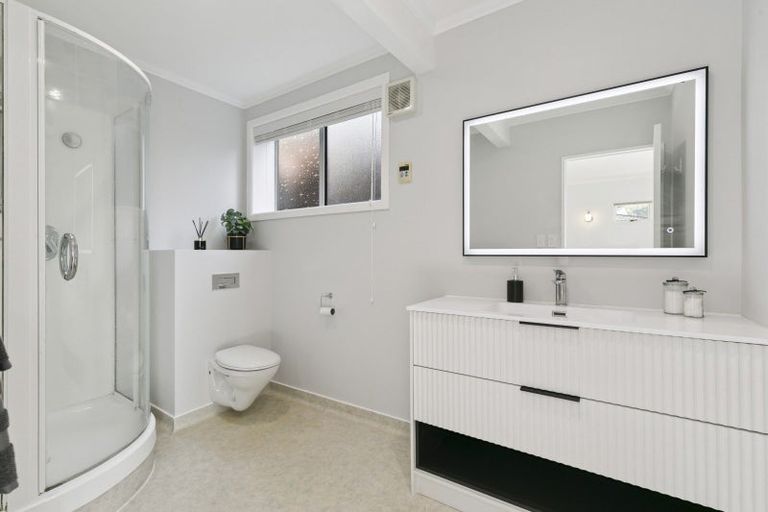 Photo of property in 37 Woodman Drive, Tawa, Wellington, 5028