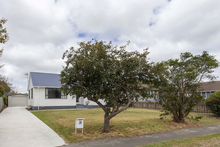 Photo of property in 19 Avro Crescent, Hornby, Christchurch, 8042