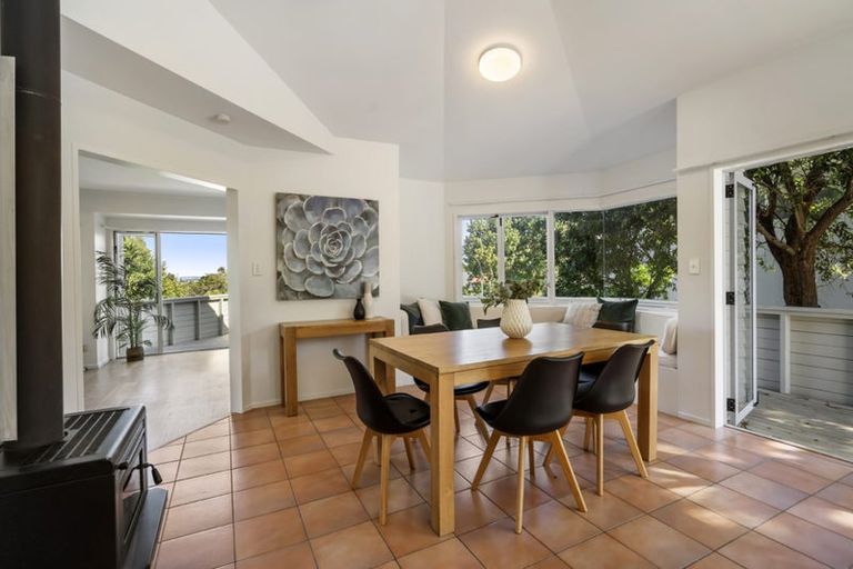 Photo of property in 10 Brunton Place, Glenfield, Auckland, 0629
