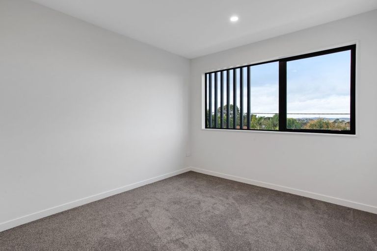 Photo of property in 4/196 Royal Road, Massey, Auckland, 0614