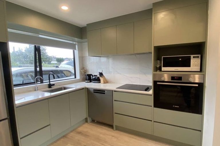 Photo of property in 2/103 Flanshaw Road, Te Atatu South, Auckland, 0610