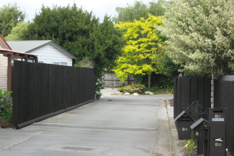 Photo of property in 8a Kruse Place, Redwood, Christchurch, 8051