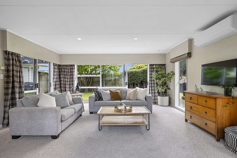 Photo of property in 1 Horne Street, Hurdon, New Plymouth, 4310