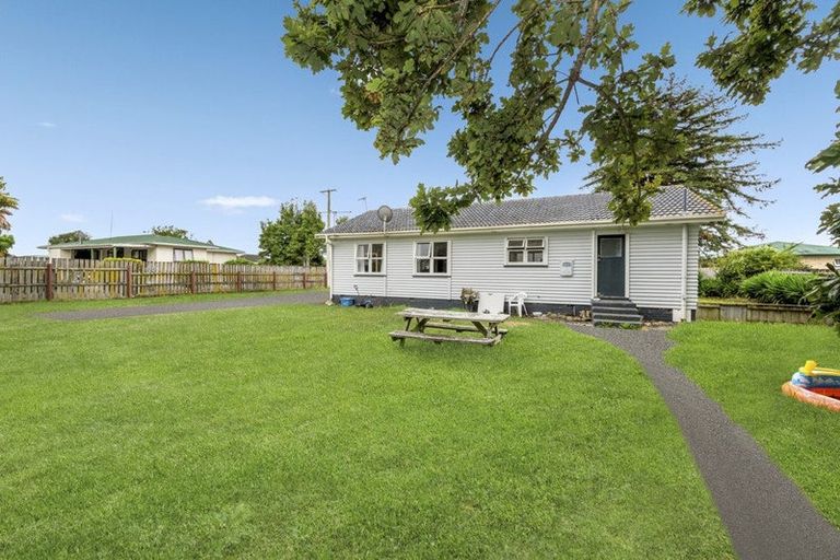 Photo of property in 15 Kerry Place, Papakura, 2110