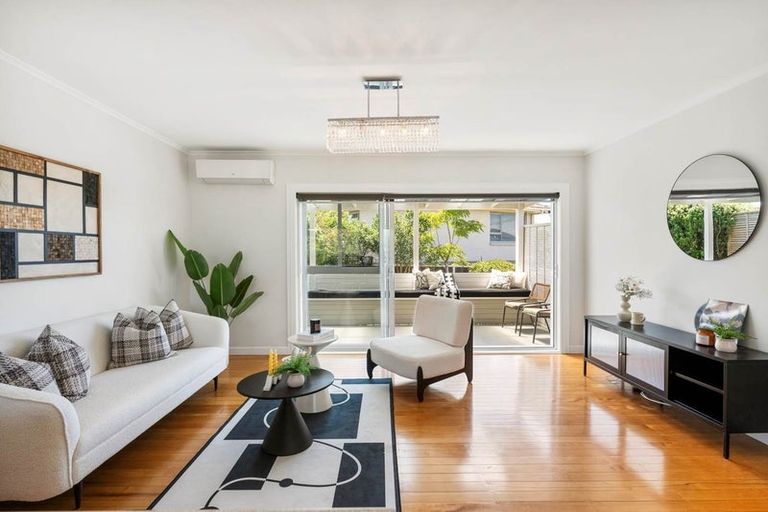 Photo of property in 1/318 Beach Road, Campbells Bay, Auckland, 0630