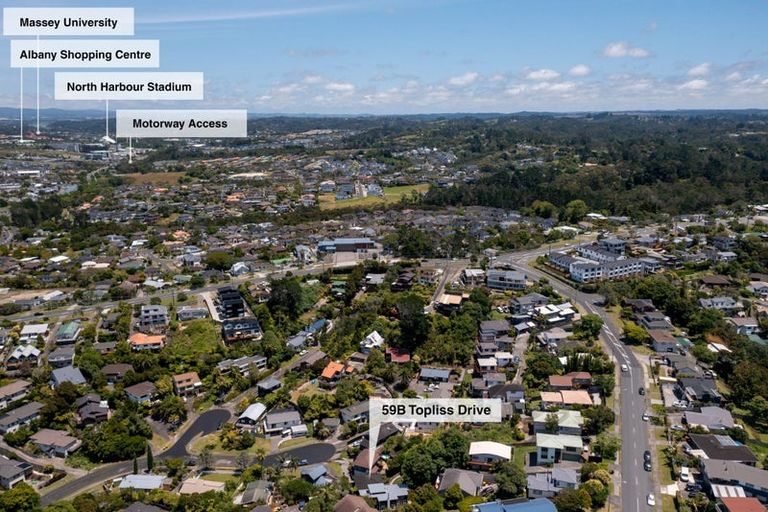 Photo of property in 2/59 Topliss Drive, Northcross, Auckland, 0632
