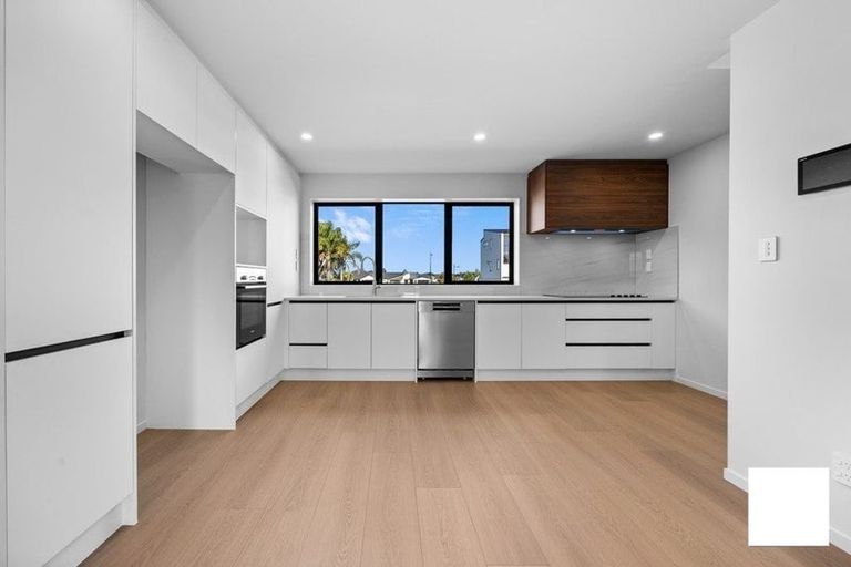 Photo of property in 7 Awhi Way, Karaka, 2578