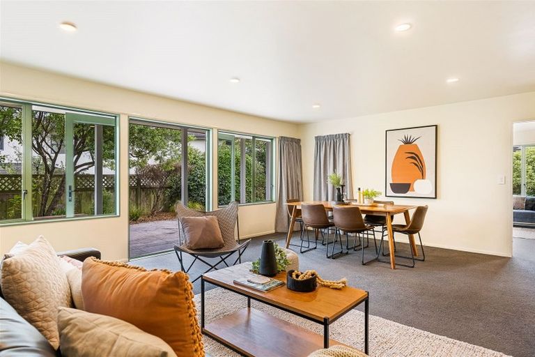 Photo of property in 20 Lanyon Place, Whitby, Porirua, 5024