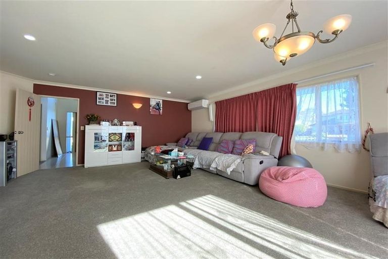 Photo of property in 2 Duntrune Road, Flat Bush, Auckland, 2016