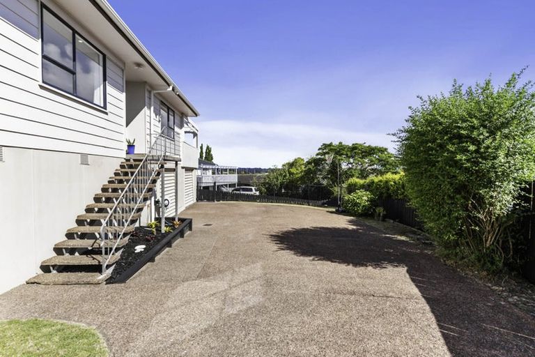 Photo of property in 34 Meadowood Drive, Unsworth Heights, Auckland, 0632