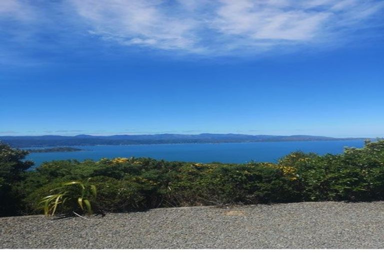 Photo of property in 16 Dungarvan Road, Newlands, Wellington, 6037