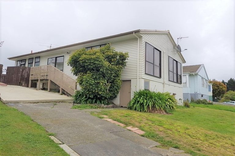 Photo of property in 9 Bellona Place, Cannons Creek, Porirua, 5024