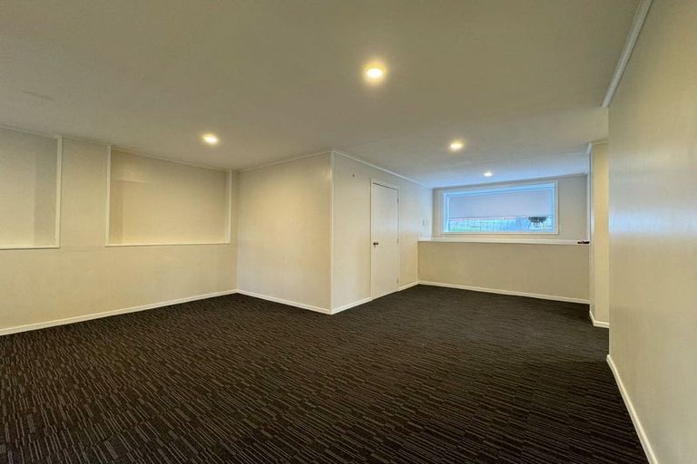Photo of property in 273 Henderson Valley Road, Henderson, Auckland, 0612