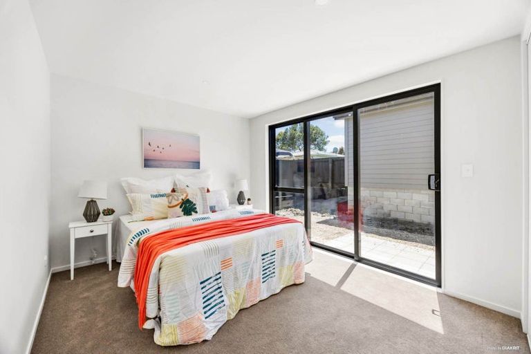Photo of property in 3/101 Hobsonville Road, West Harbour, Auckland, 0618