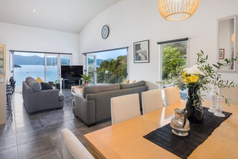 Photo of property in 2 Marina View, Waikawa, Picton, 7281
