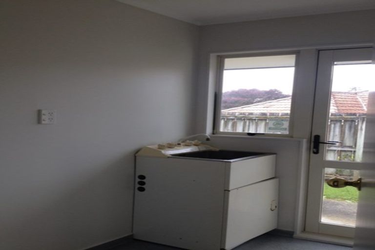 Photo of property in 17 Cretian Crescent, Henderson, Auckland, 0612