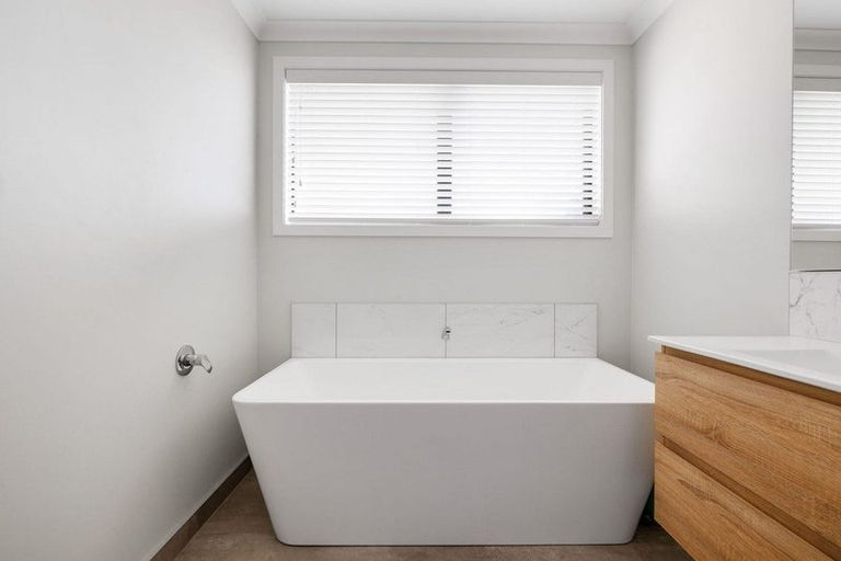 Photo of property in 12 Ruru Street, Cambridge, 3434