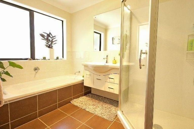 Photo of property in 10a Valley Road, Waiuku, 2123