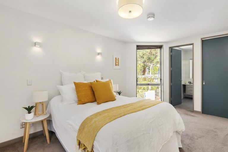 Photo of property in 3a/22 Telford Terrace, Oriental Bay, Wellington, 6011