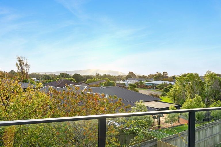 Photo of property in 68 Kakariki Grove, Waikanae, 5036