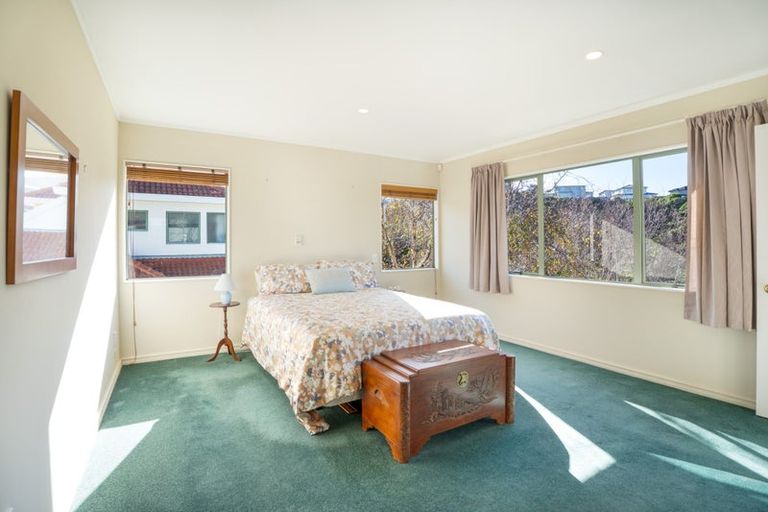 Photo of property in 18 Amesbury Drive, Churton Park, Wellington, 6037