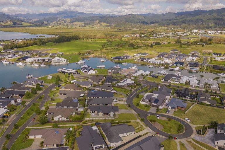 Photo of property in 10 Topping Place, Whitianga, 3510
