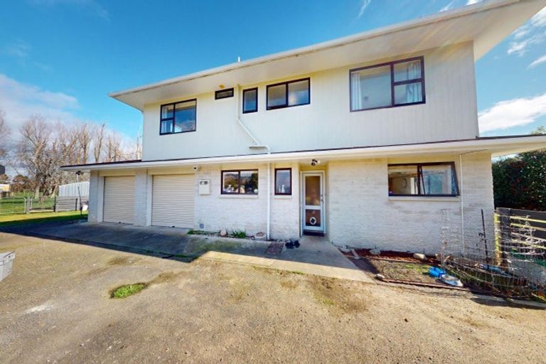Photo of property in 292 Heatherlea Road East, Levin, 5571