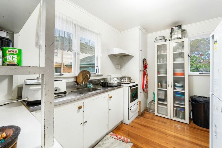 Photo of property in 17 Kuaka Place, New Lynn, Auckland, 0600
