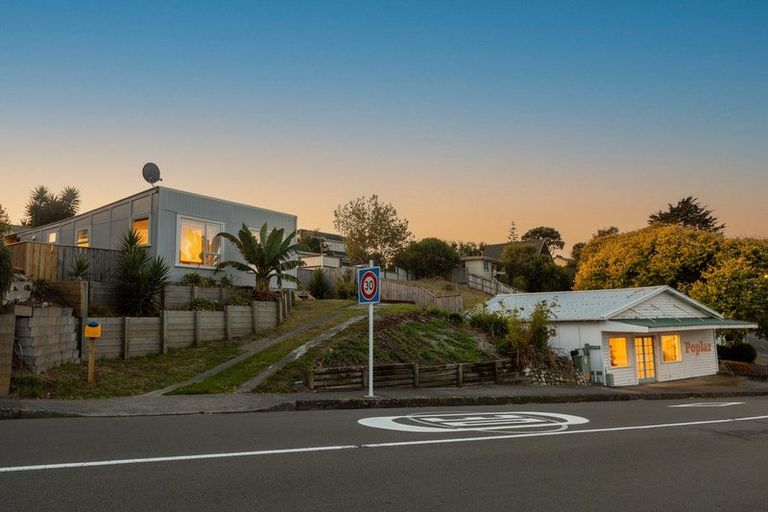 Photo of property in 23 Poplar Avenue, Raumati South, Paraparaumu, 5032