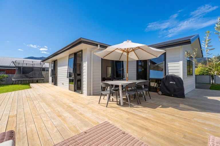 Photo of property in 5 Victoria Street, Coromandel, 3506
