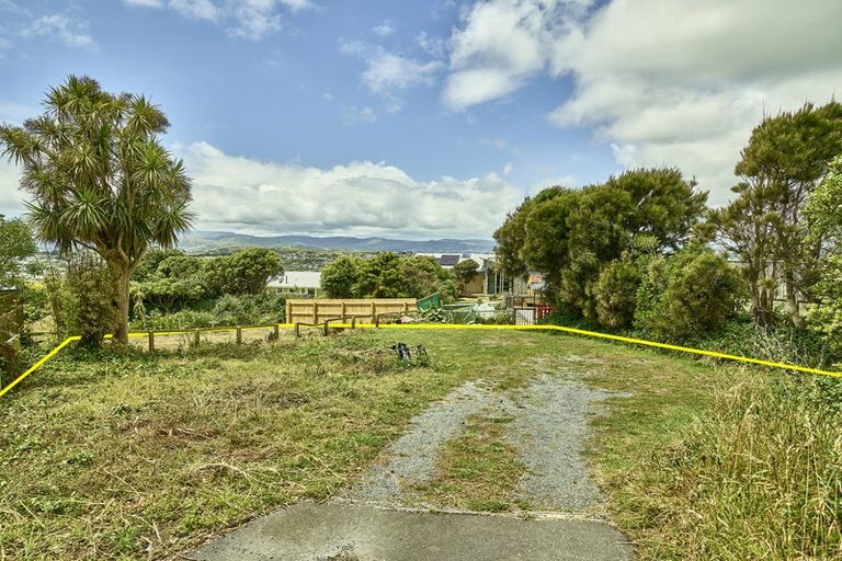 Photo of property in 61 Pikarere Street, Titahi Bay, Porirua, 5022