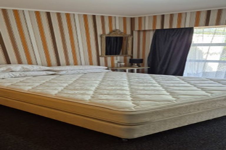 Photo of property in 44 Racecourse Road, Waiuku, 2123