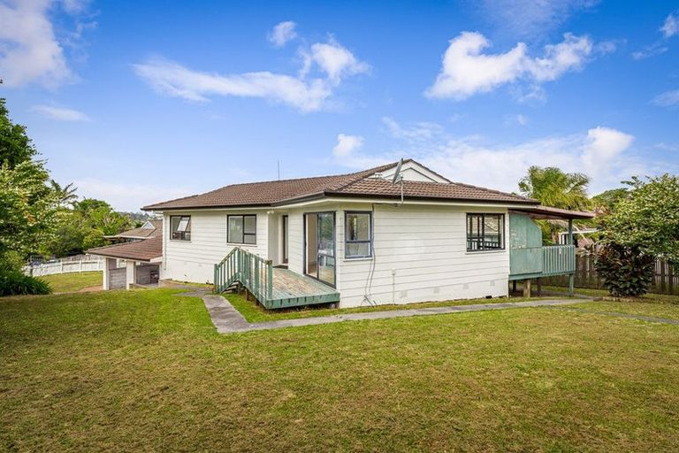 Photo of property in 22 Landsdale Place, Massey, Auckland, 0614