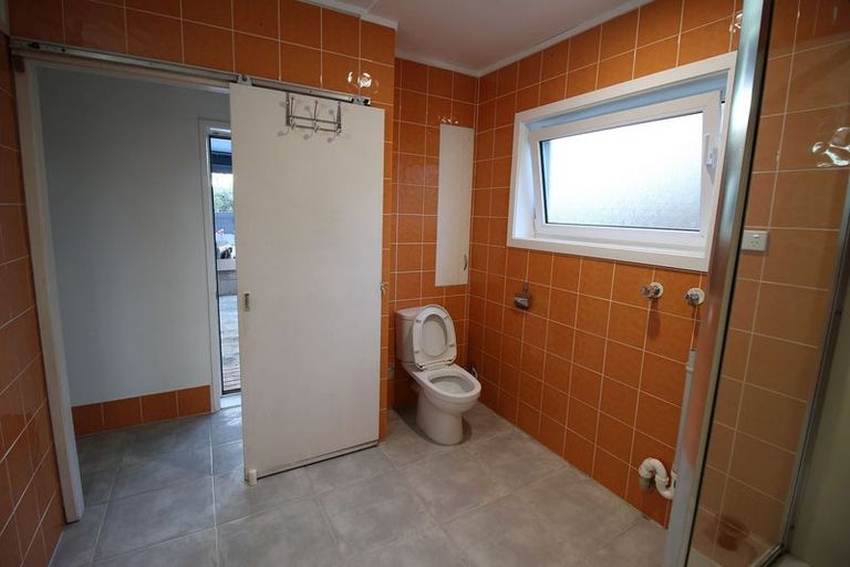 Photo of property in 1 Lowtherhurst Road, Massey, Auckland, 0614