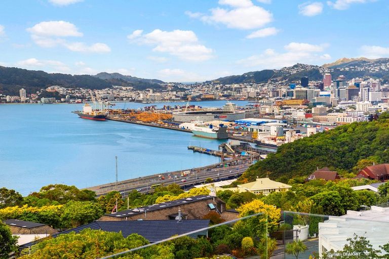 Photo of property in 16 Rama Crescent, Khandallah, Wellington, 6035