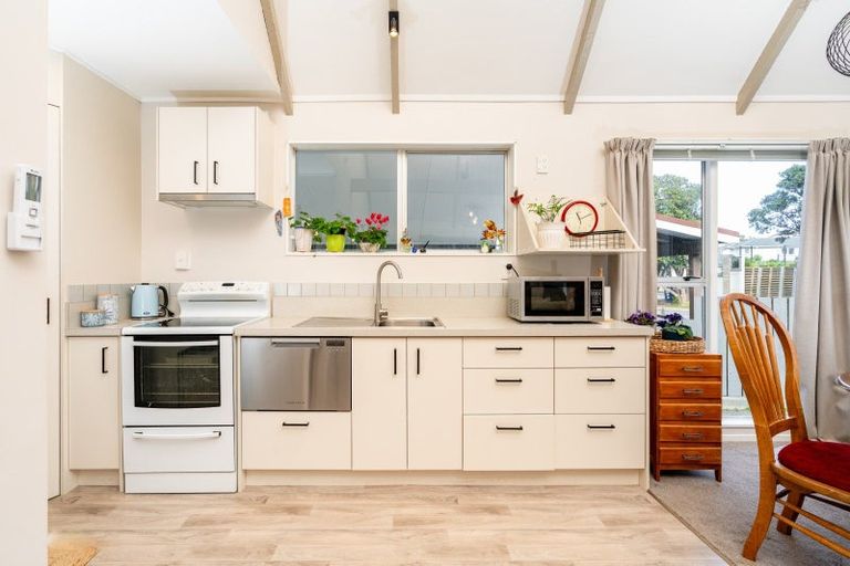 Photo of property in 50 Weka Street, Miramar, Wellington, 6022