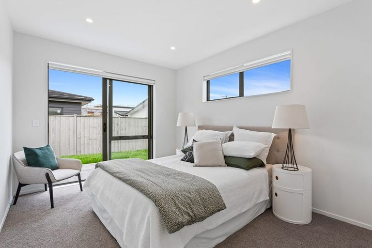 Photo of property in 98 Pepene Avenue, Takanini, 2112