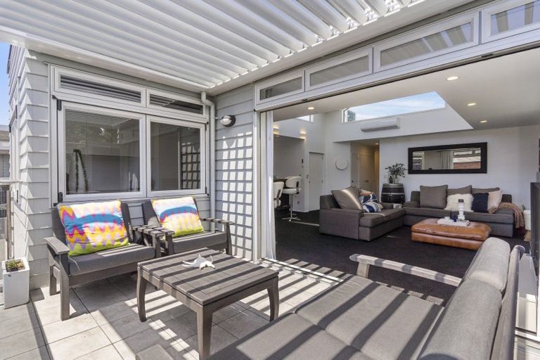 Photo of property in 1 Rita Street, Mount Maunganui, 3116