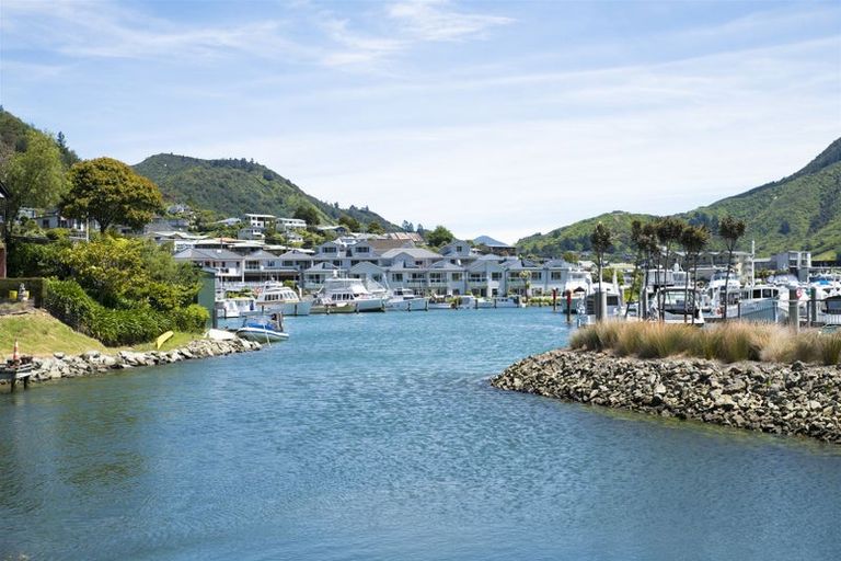 Photo of property in 3 Surrey Street, Picton, 7220