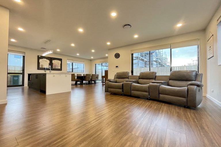 Photo of property in 10 Silvereye Road, Hobsonville, Auckland, 0616