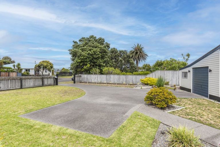 Photo of property in 11 Hadfield Place, Paraparaumu Beach, Paraparaumu, 5032
