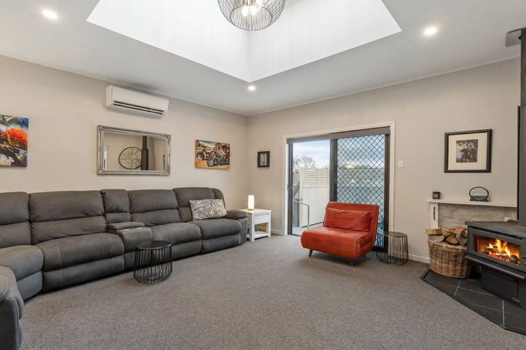 Photo of property in 72 Moeraki Road, Maoribank, Upper Hutt, 5018